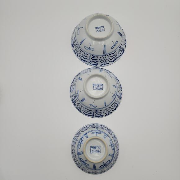 Three Hand Painted Porcelain Blue and White Nesting Chinese Rice Bowls - Picture 4 of 13